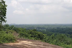 Pilikuttuwa Belungala Rock image