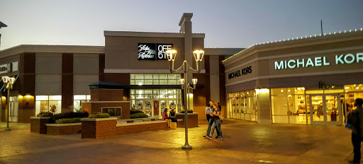 Saks OFF 5TH, 915 Ridgewalk Pkwy, Woodstock, GA 30188, USA, 