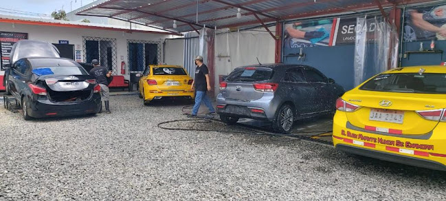 Opiniones de AYAVEL Lavadora y Lubricadora en Santo Domingo de los Colorados - Servicio de lavado de coches