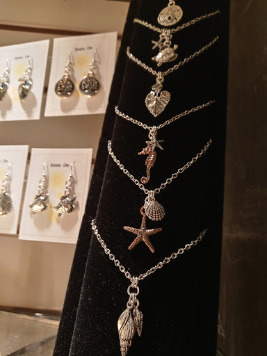 Gourmet Grocery Store «NW Food & Gifts», reviews and photos, 445 NE 3rd St, McMinnville, OR 97128, USA