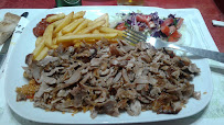 Plats et boissons du Restaurant turc Grillades-Kebab Sandwichs-Chicken Planète Istanbul Spécialités Turques à Champigny-sur-Marne - n°4