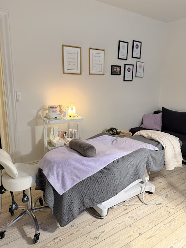 Kosmetolog - Unique Skønhed & Wellness - Skønhedsklinik in Odense, Odense