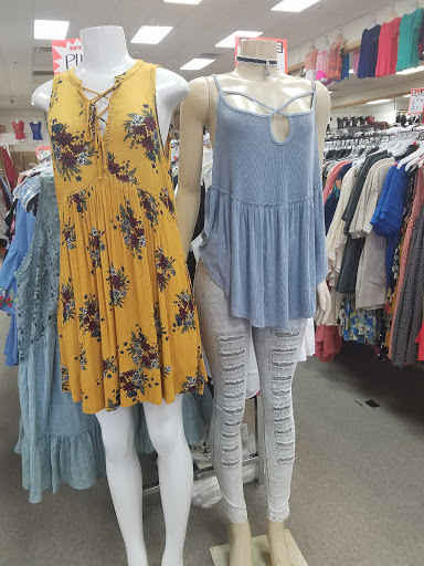 Clothing Store «Top Fashion Y Wholesale», reviews and photos, 11526 Harry Hines Blvd Suite 109, Dallas, TX 75229, USA