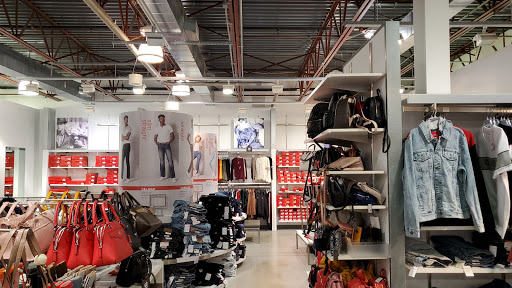 Clothing Store «GUESS Factory», reviews and photos, 11775 NE Executive Dr i040, Edinburgh, IN 46124, USA