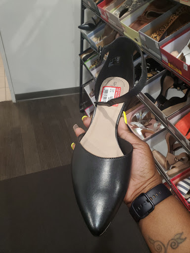 Shoe Store «DSW Designer Shoe Warehouse», reviews and photos, 427 Crossroads Blvd, Cary, NC 27518, USA