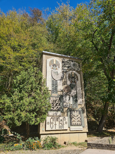 ул. „Генерал Дерожински“ 144, 5309 Габрово, България