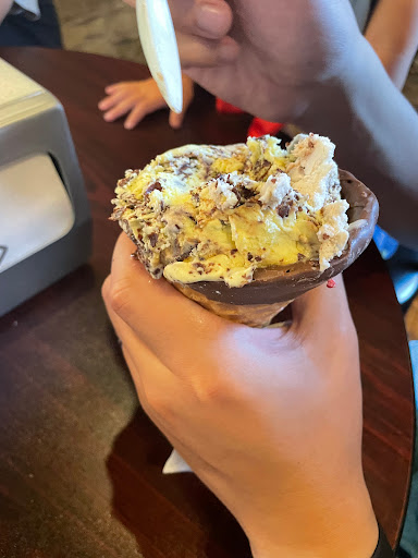 Ice Cream Shop «Kilwins St. Charles», reviews and photos, 300 S Main St, St Charles, MO 63301, USA