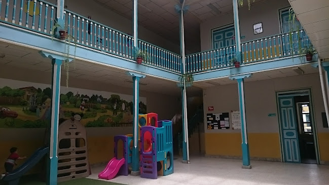 Opiniones de Instituto Educativo Simón Bolívar en Loja - Escuela