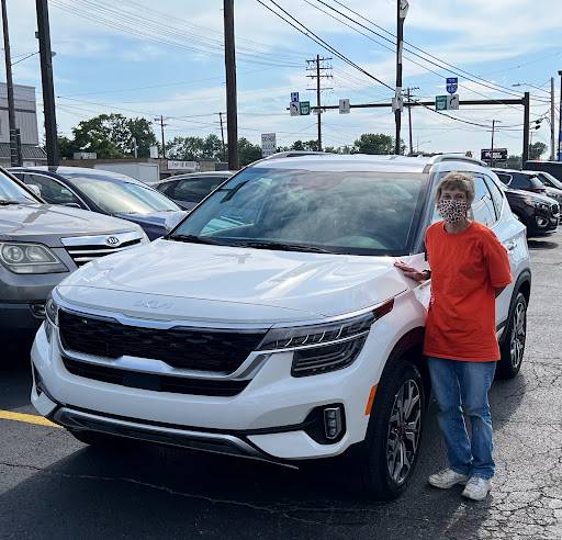 Car Dealer «Spitzer Kia Cleveland», reviews and photos, 3414 Brookpark Rd, Cleveland, OH 44134, USA