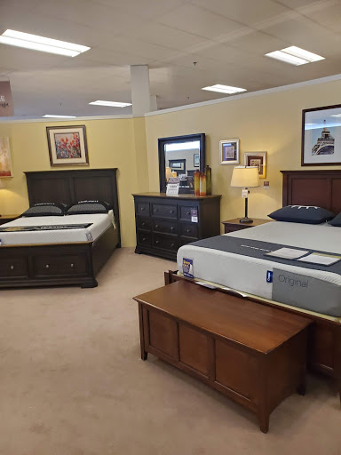 Furniture Store «Raymour & Flanigan Furniture and Mattress Store», reviews and photos, 14 Candlewood Lake Rd, Brookfield, CT 06804, USA
