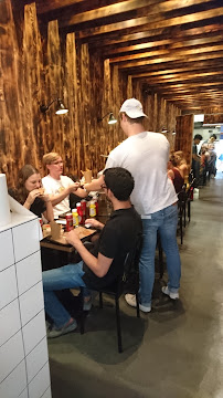 Atmosphère du Restaurant de hamburgers Le Ruisseau Burger Joint à Paris - n°4