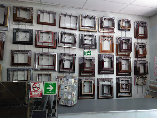 TALLER DE MARCOS Y RESTAURACION DE IMAGENES