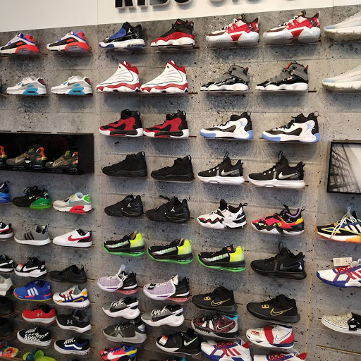 Shoe Store «Hibbett Sports», reviews and photos, 2819 West Expressway 83 #100, Harlingen, TX 78552, USA