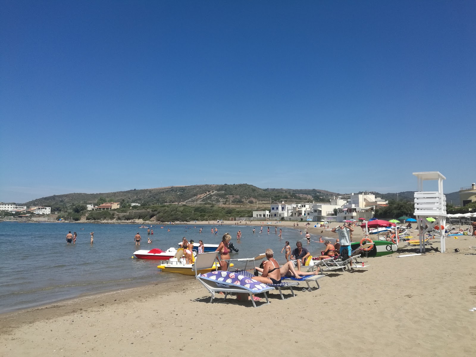 Foto van Spiaggia "la Toscana" met bruin zand oppervlakte