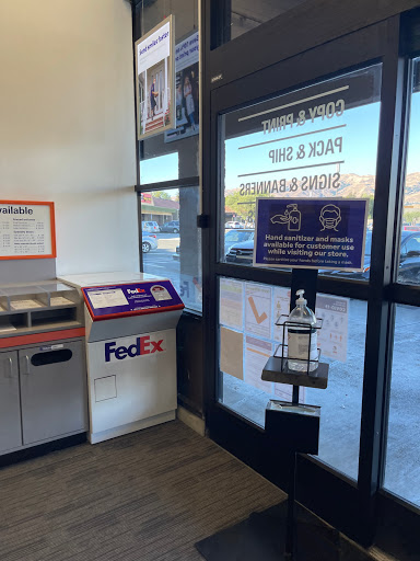 Print Shop «FedEx Office Print & Ship Center», reviews and photos, 257 W Calaveras Blvd, Milpitas, CA 95035, USA