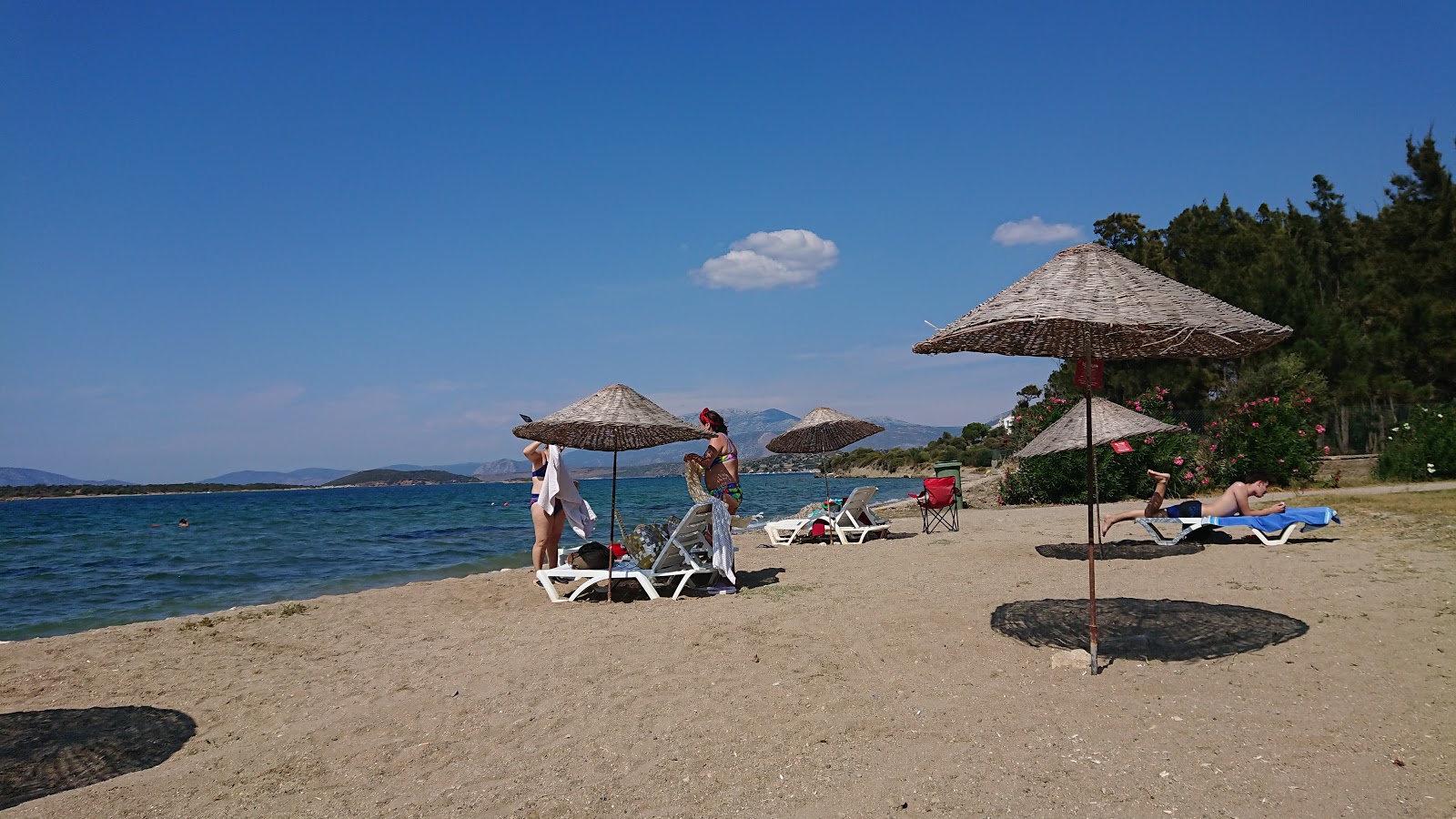 Foto di Istur beach con una superficie del acqua turchese