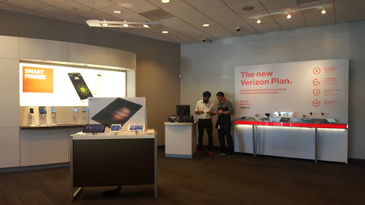Cell Phone Store «Verizon», reviews and photos, 7405 Laguna Blvd #140, Elk Grove, CA 95758, USA