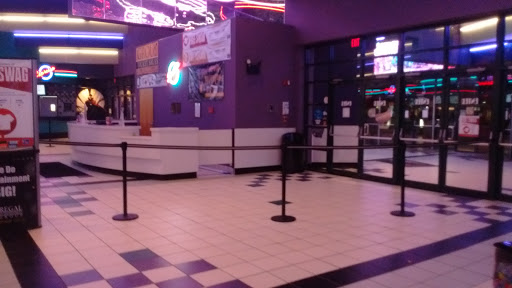 Movie Theater «Regal Cinemas Round Lake Beach 18», reviews and photos, 550 E Rollins Rd, Round Lake Beach, IL 60073, USA