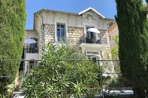 villa le Nid à Nice, appartements meublés de tourisme 4* image