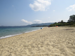 Koumitsa Beach'in fotoğrafı uçurumlarla desteklenmiş