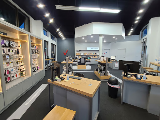 Cell Phone Store «Verizon Authorized Retailer - Wireless Zone», reviews and photos, 740 Main St #102, Mendota Heights, MN 55118, USA