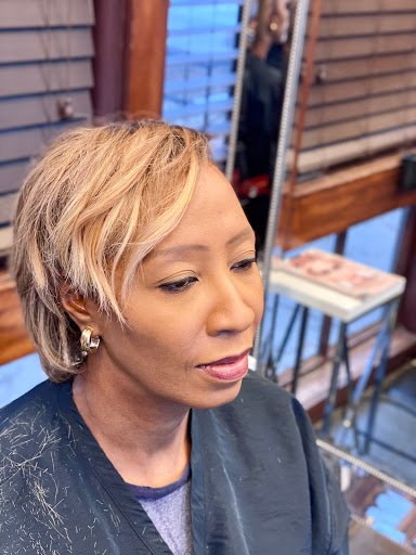 Hair Salon «The Upper Hand Salon: River Oaks», reviews and photos, 1905 Westheimer Rd, Houston, TX 77098, USA