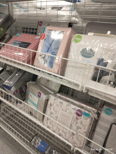 Clothing Store «Ross Dress for Less», reviews and photos, 6901 W Grand Ave, Gurnee, IL 60031, USA