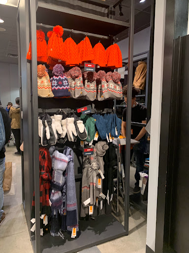 Shoe Store «Timberland Factory Store», reviews and photos, 651 Kapkowski Rd #2034, Elizabeth, NJ 07201, USA