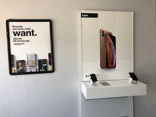 Cell Phone Store «GoWireless Verizon Authorized Retailer», reviews and photos, 23801 US-27, Lake Wales, FL 33859, USA