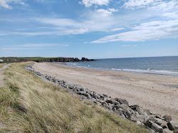 Bunmahon Beach'in fotoğrafı dağlarla çevrili