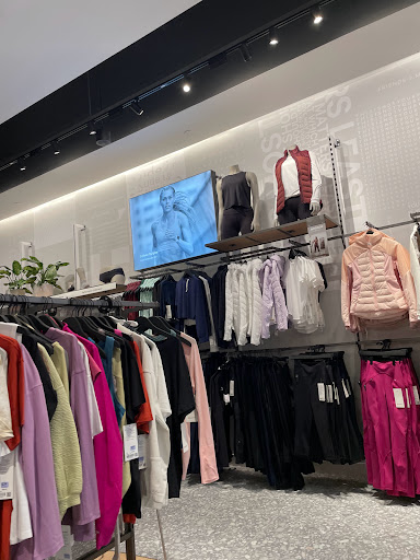 Sportswear Store «lululemon», reviews and photos, 100 Garden State Plaza, Paramus, NJ 07652, USA