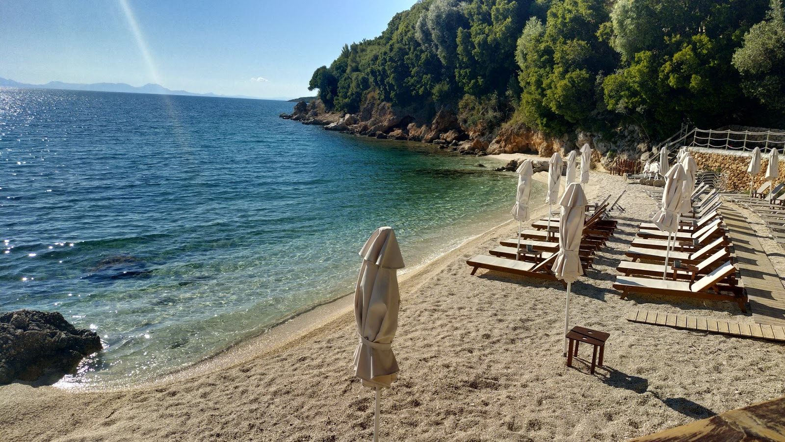 Fotografija Vraxos beach z turkizna čista voda površino