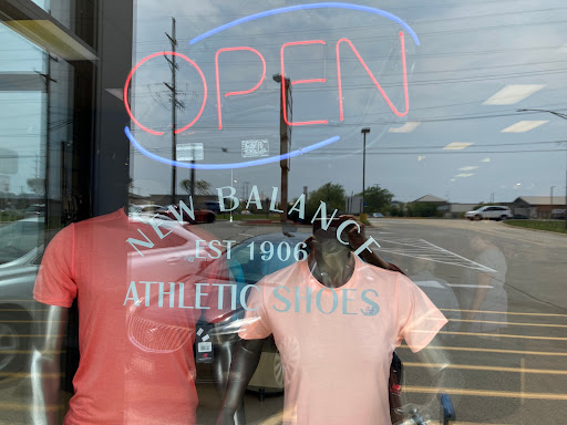 Shoe Store «New Balance Chicago», reviews and photos, 17W490 22nd St, Oakbrook Terrace, IL 60181, USA