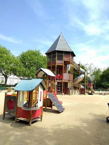 attractions Square de la Roquette Paris