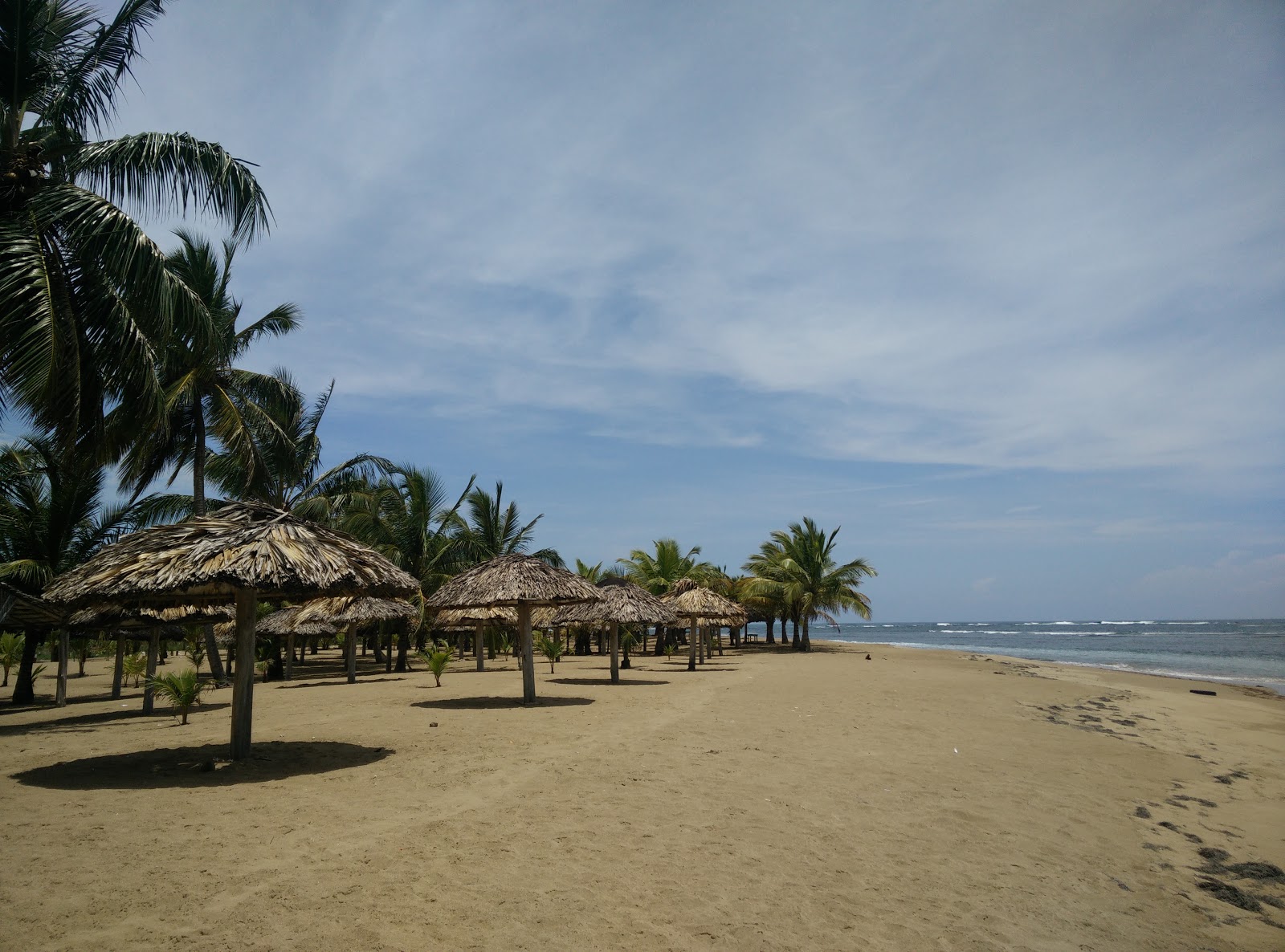 Φωτογραφία του Playa Poza de Bojolo παροχές περιοχής