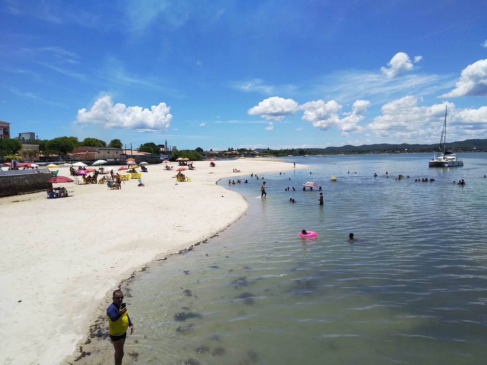 Foto von Praia Da Ponte mit beiger sand Oberfläche