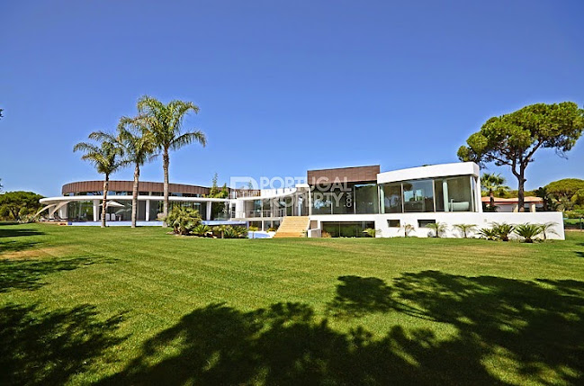 Berkshire Hathaway HomeServices Portugal Property Porto - Loja de móveis