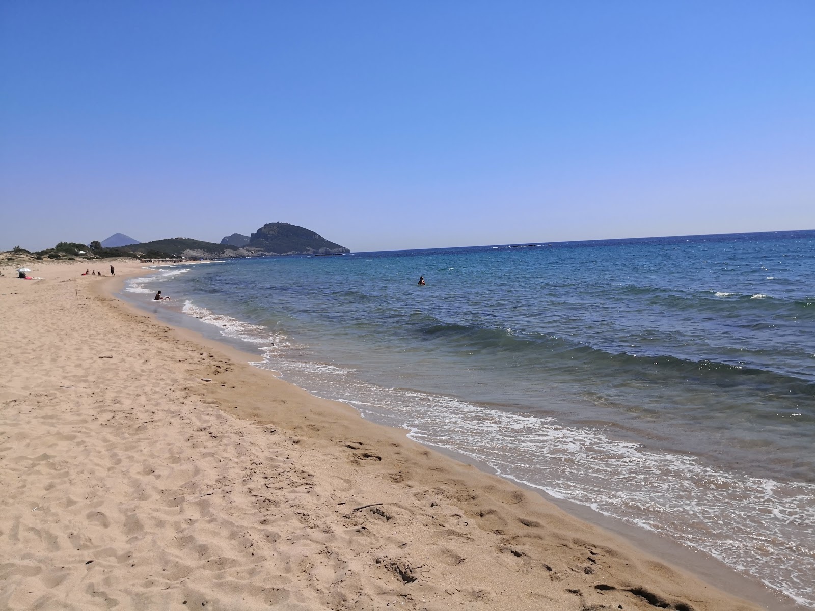 Fotografie cu Romanos beach amplasat într-o zonă naturală