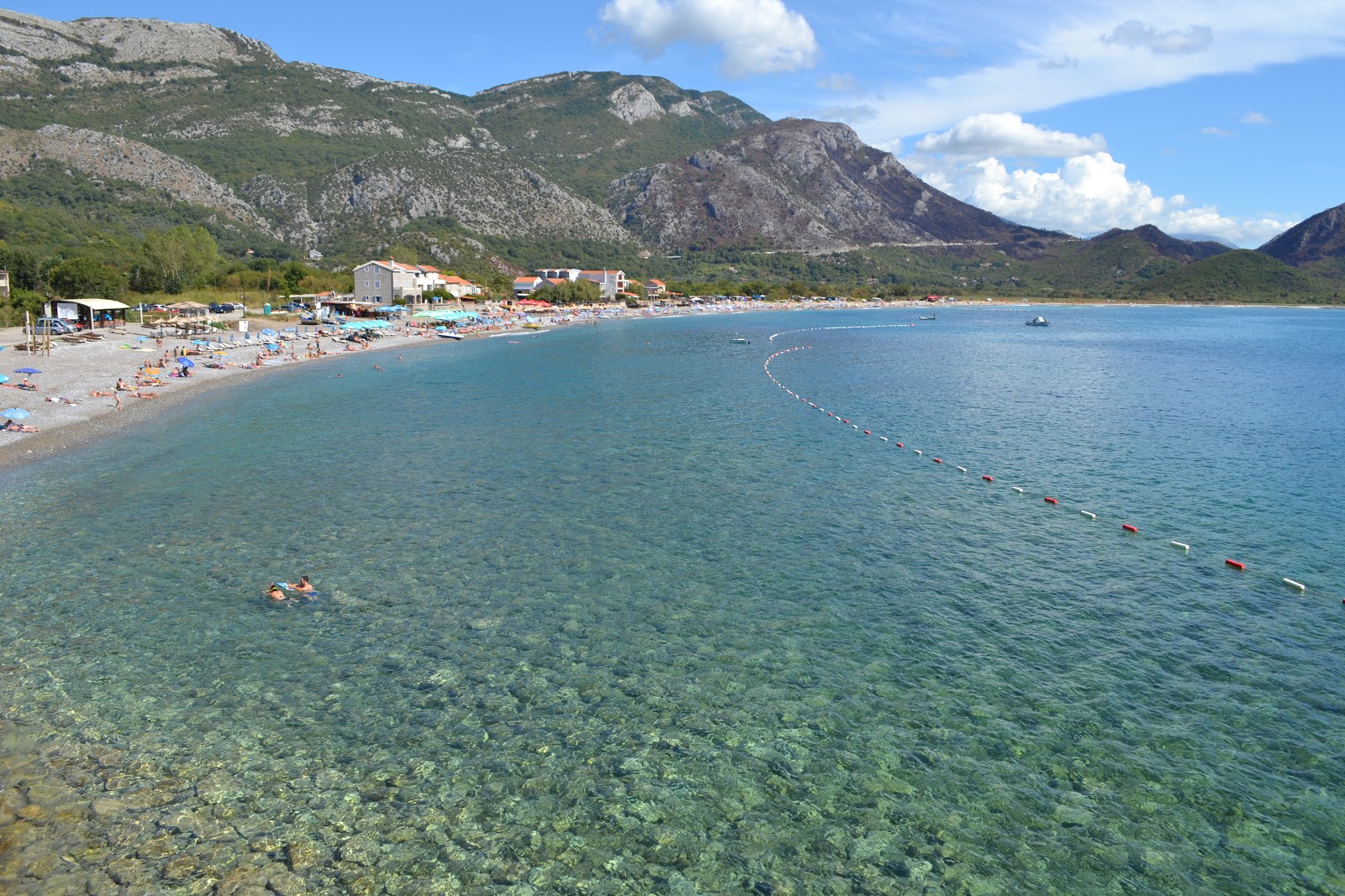 Foto de Buljarica Beach área parcialmente resortada