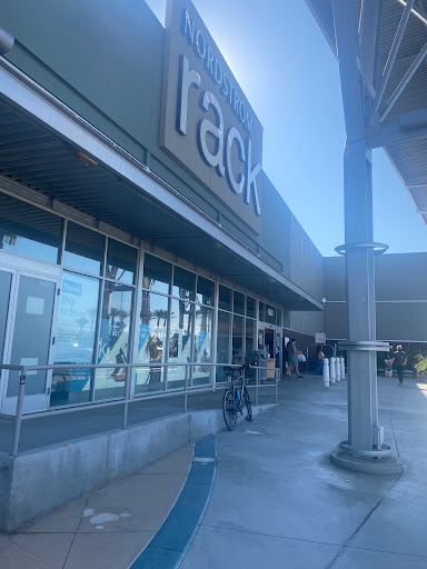 Department Store «Nordstrom Rack Burbank Empire Center», reviews and photos, 1601 N Victory Pl, Burbank, CA 91502, USA