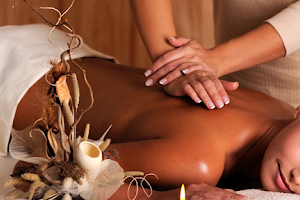 999 Roses spa therapy image