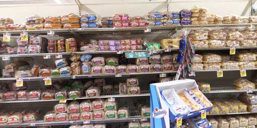 Shopping Mall «New Horizons Shopping Mall», reviews and photos, 961 E 174th St, Bronx, NY 10460, USA