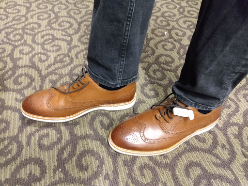 Shoe Store «DSW Designer Shoe Warehouse», reviews and photos, 4910 S Baldwin Rd, Lake Orion, MI 48359, USA