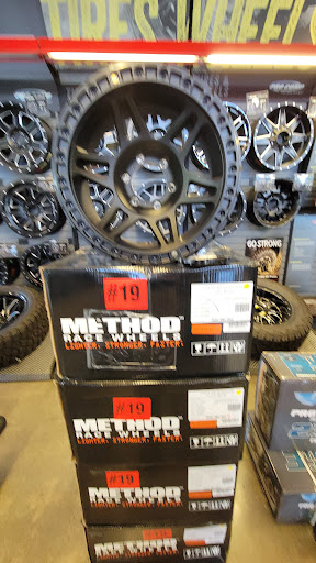 Truck Accessories Store «4 Wheel Parts Performance Center», reviews and photos, 550 W San Carlos St, San Jose, CA 95126, USA