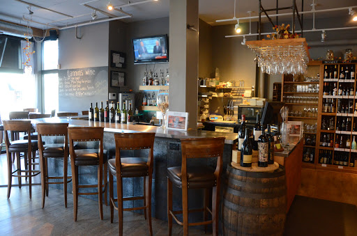 Wine Bar «Tannins Wine Bar & Boutique», reviews and photos, 112 N York St, Elmhurst, IL 60126, USA