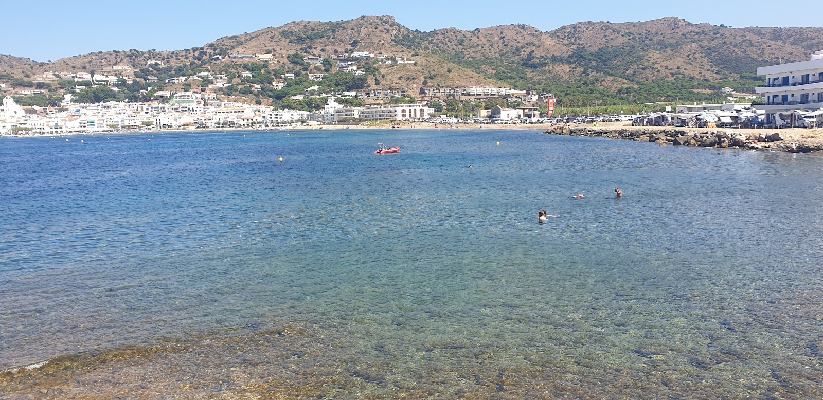 Foto von Platja d'en Taita mit kleine bucht