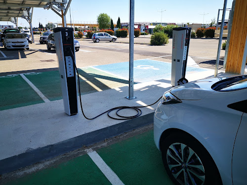 Borne de recharge de véhicules électriques E.Leclerc Station de recharge Arles