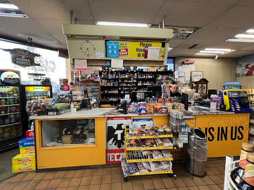 Liquor Store «Foremost Liquor Store», reviews and photos, 1141 Lee St, Des Plaines, IL 60016, USA