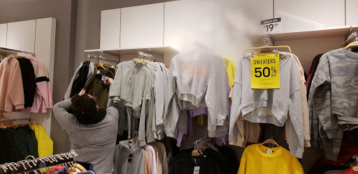 Clothing Store «Forever 21», reviews and photos, 755 NJ-18, East Brunswick, NJ 08816, USA