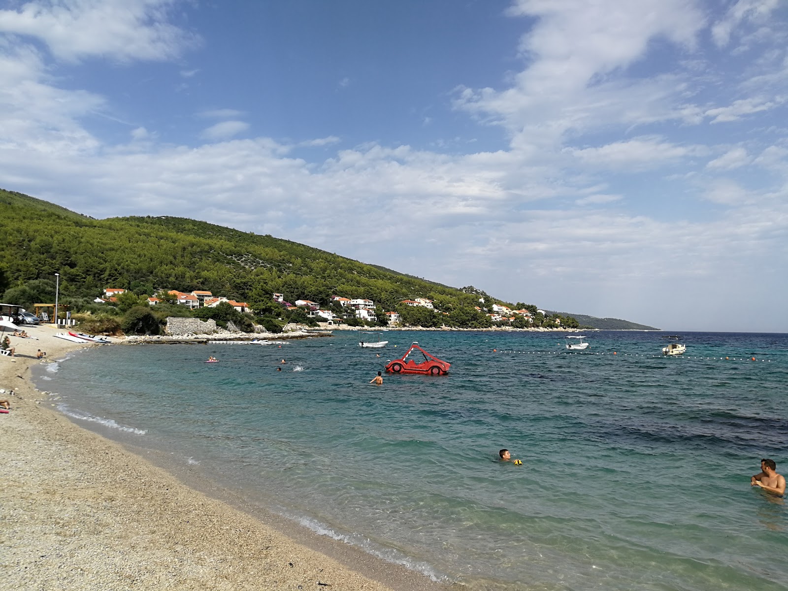 Foto van Vela Prizba beach met lichte fijne kiezelsteen oppervlakte